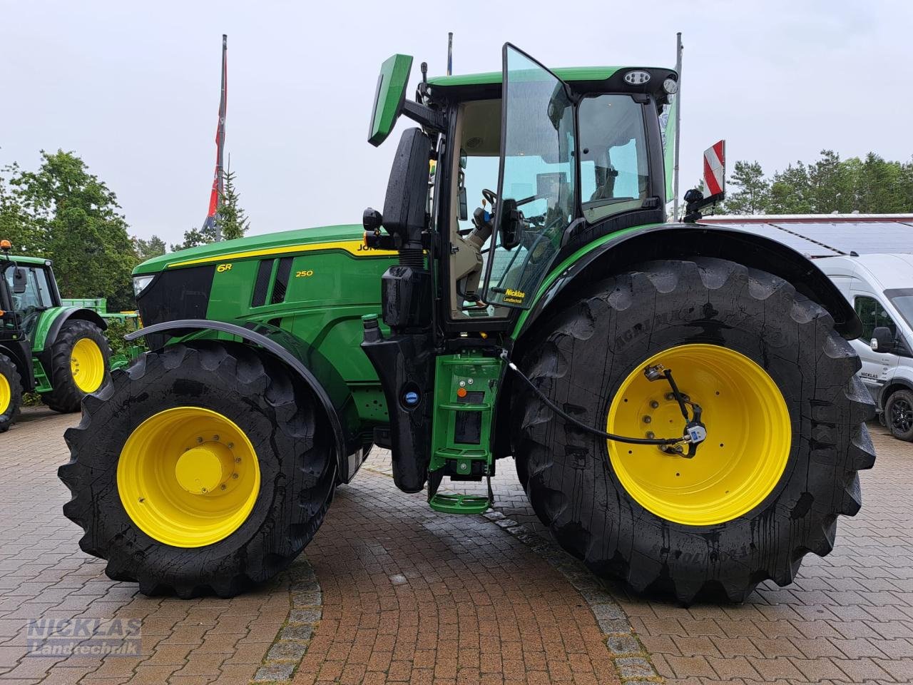 Traktor typu John Deere 6R 250 Ultimate Reifendruckregelanlage, Gebrauchtmaschine v Schirradorf (Obrázek 3)