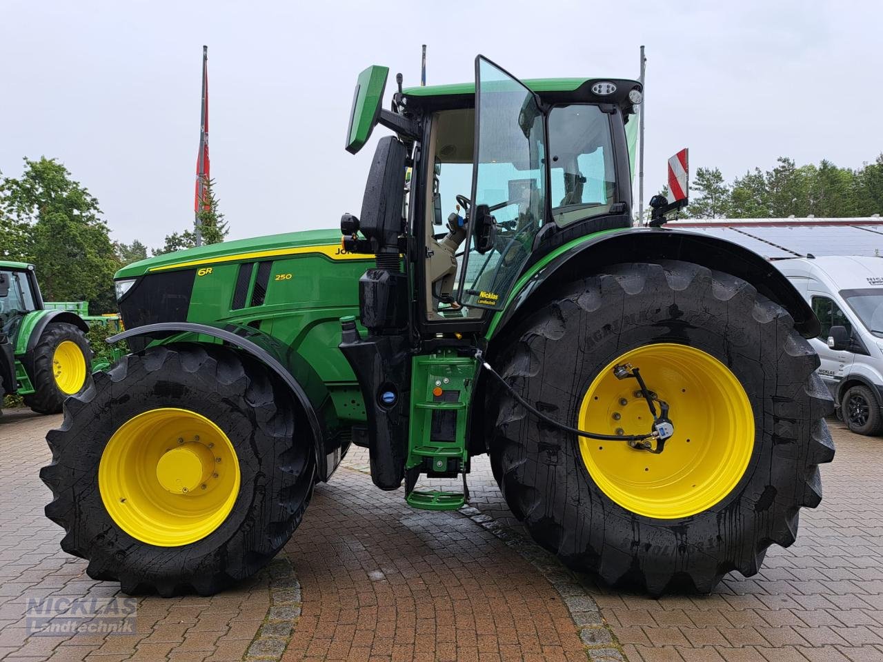 Traktor typu John Deere 6R 250 Ultimate Reifendruckregelanlage, Gebrauchtmaschine v Schirradorf (Obrázek 5)