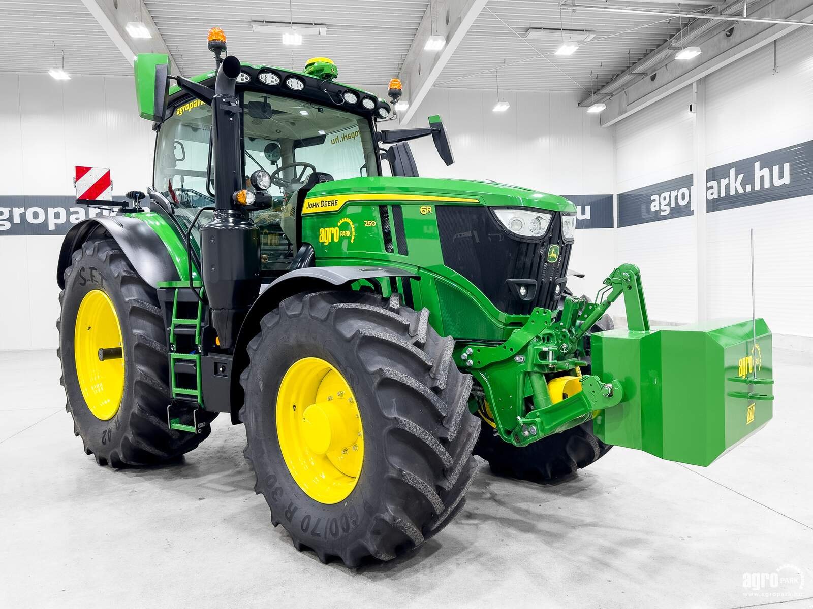 Traktor typu John Deere 6R 250, Gebrauchtmaschine w Csengele (Zdjęcie 2)