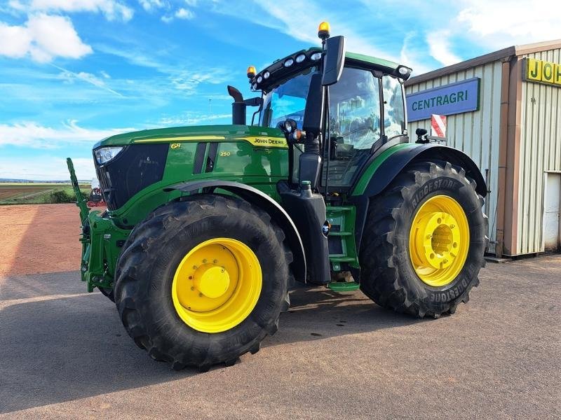 Traktor typu John Deere 6R 250, Gebrauchtmaschine v SAINT-GERMAIN DU PUY (Obrázek 1)