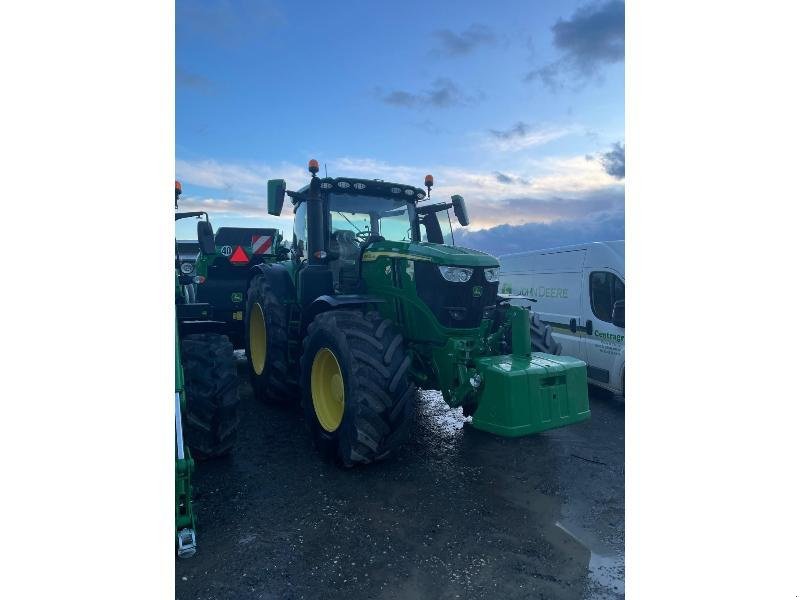 Traktor a típus John Deere 6R 250, Gebrauchtmaschine ekkor: SAINT-GERMAIN DU PUY