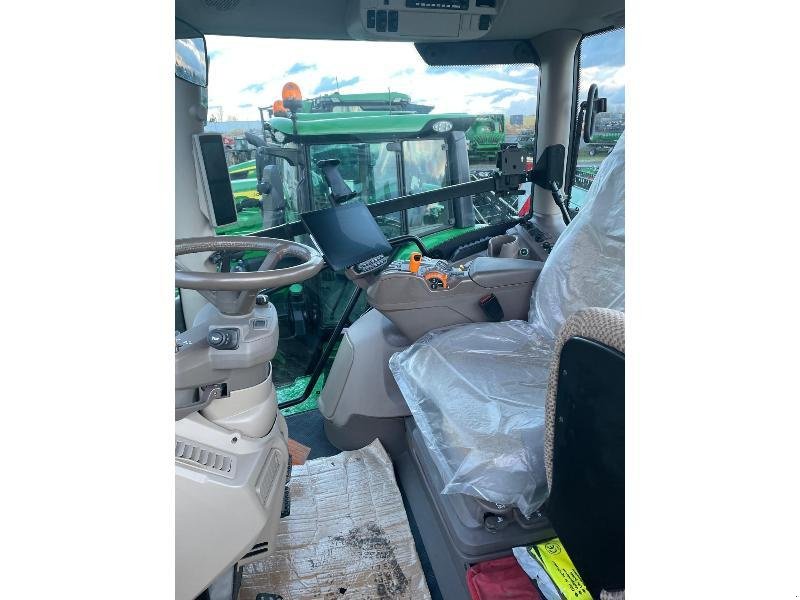 Traktor a típus John Deere 6R 250, Gebrauchtmaschine ekkor: SAINT-GERMAIN DU PUY (Kép 5)