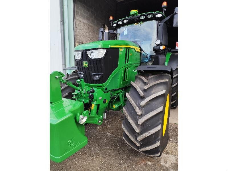 Traktor a típus John Deere 6R 250, Gebrauchtmaschine ekkor: SAINT-GERMAIN DU PUY (Kép 1)