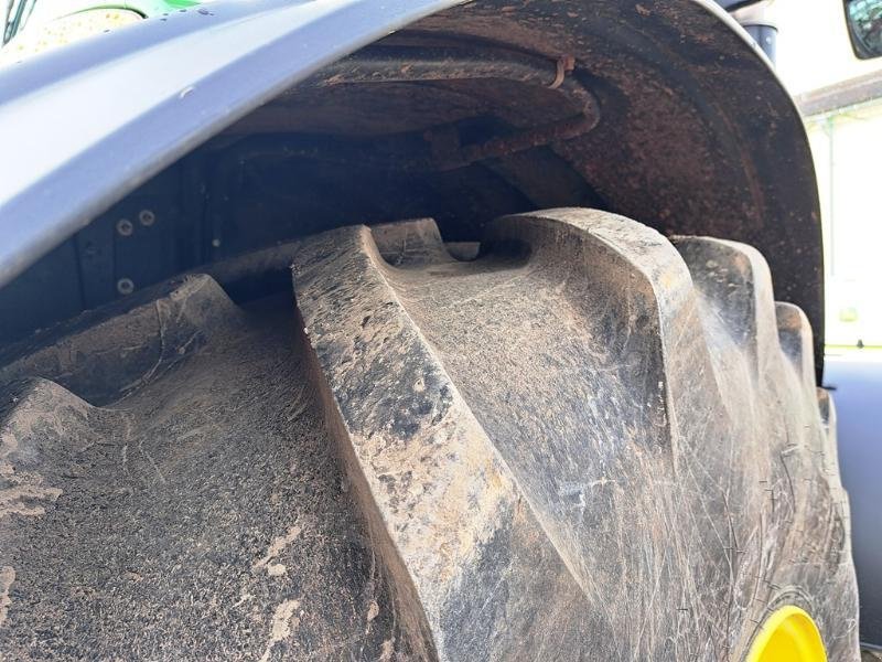 Traktor des Typs John Deere 6R 250, Gebrauchtmaschine in SAINT-GERMAIN DU PUY (Bild 4)