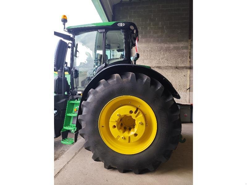 Traktor a típus John Deere 6R 250, Gebrauchtmaschine ekkor: SAINT-GERMAIN DU PUY (Kép 4)