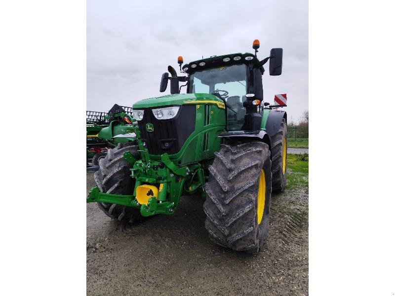 Traktor a típus John Deere 6R 250, Gebrauchtmaschine ekkor: SAINT-GERMAIN DU PUY
