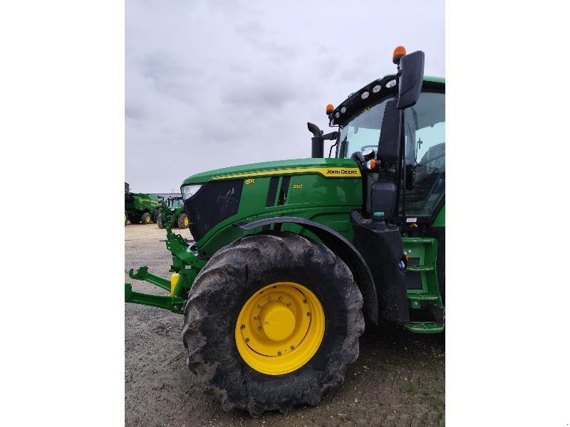 Traktor a típus John Deere 6R 250, Gebrauchtmaschine ekkor: SAINT-GERMAIN DU PUY (Kép 4)