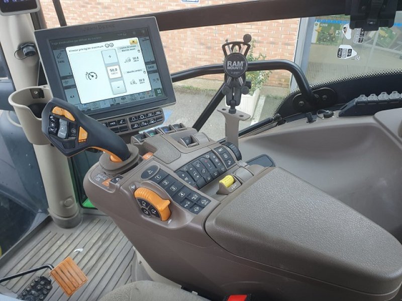 Traktor of the type John Deere 6R 250, Gebrauchtmaschine in PITHIVIERS Cedex (Picture 6)