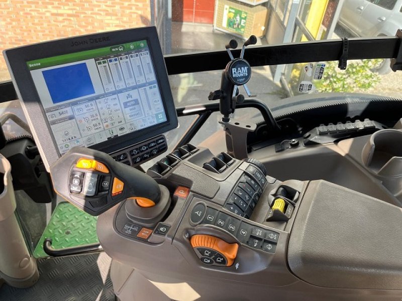 Traktor типа John Deere 6R 250, Gebrauchtmaschine в PITHIVIERS Cedex (Фотография 8)