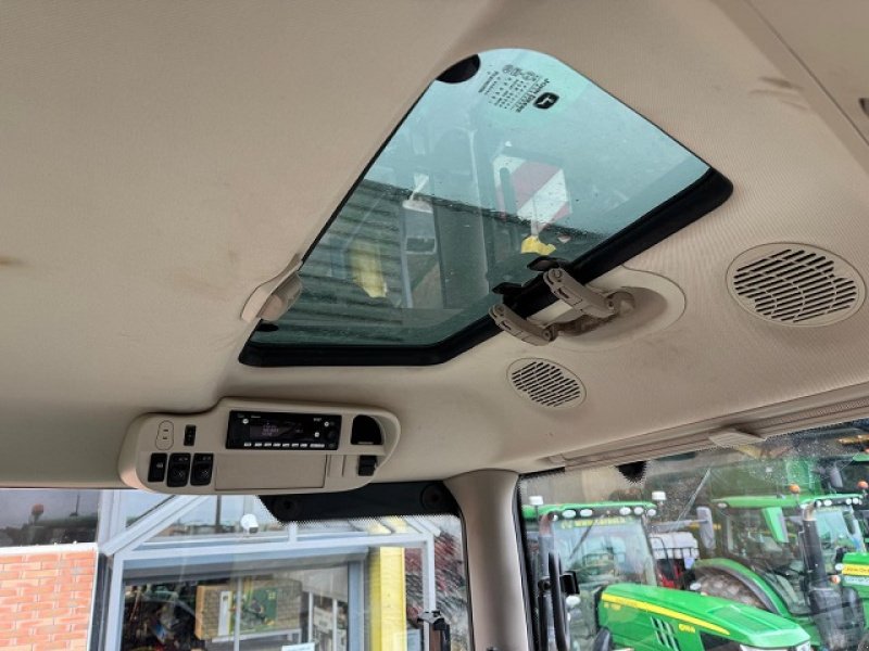 Traktor типа John Deere 6R 250, Gebrauchtmaschine в PITHIVIERS Cedex (Фотография 11)