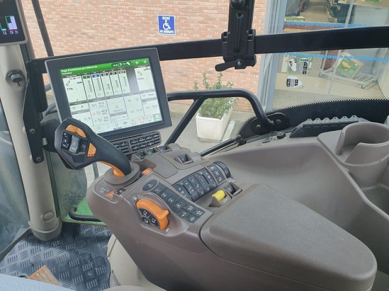 Traktor типа John Deere 6R 250, Gebrauchtmaschine в PITHIVIERS Cedex (Фотография 5)