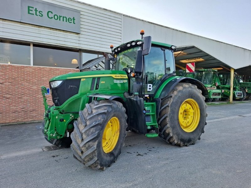 Traktor des Typs John Deere 6R 250, Gebrauchtmaschine in PITHIVIERS Cedex (Bild 1)