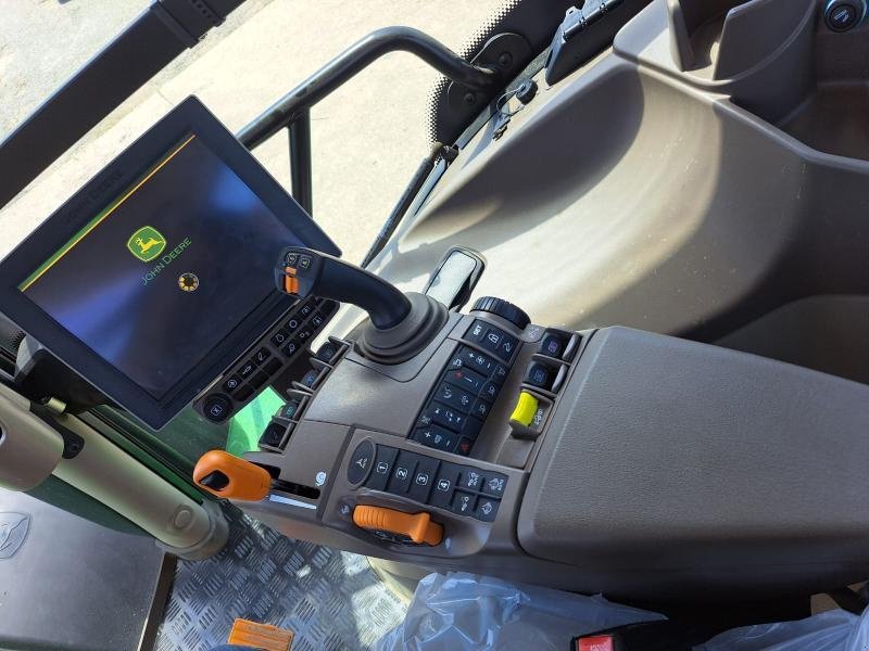 Traktor van het type John Deere 6R 250, Gebrauchtmaschine in SAINT GENEST D'AMBIERE (Foto 8)