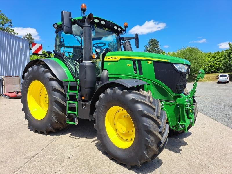 Traktor van het type John Deere 6R 250, Gebrauchtmaschine in SAINT GENEST D'AMBIERE (Foto 2)