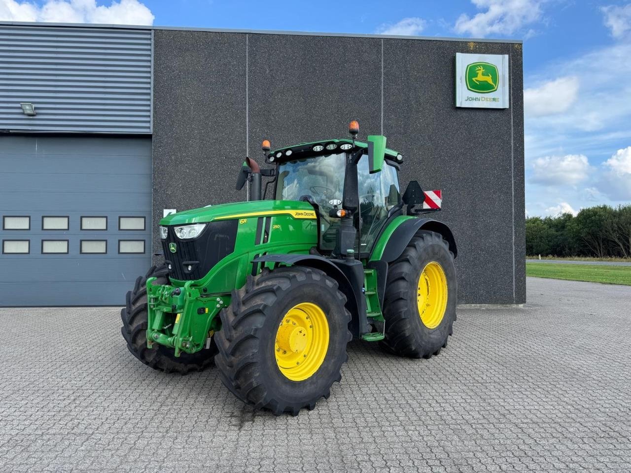 Traktor типа John Deere 6R 250, Gebrauchtmaschine в Brønderslev (Фотография 1)
