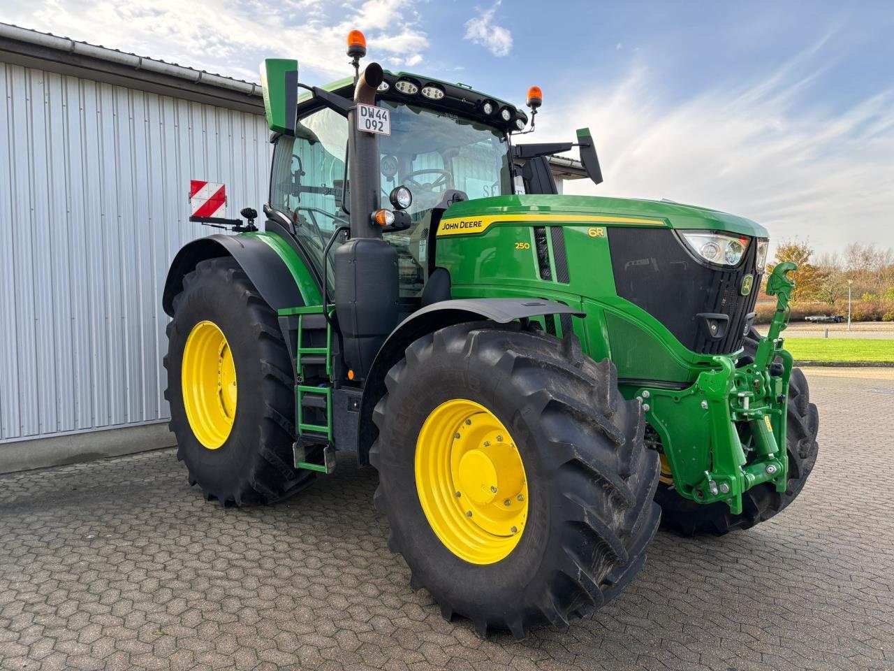 Traktor of the type John Deere 6R 250, Gebrauchtmaschine in Bramming (Picture 3)