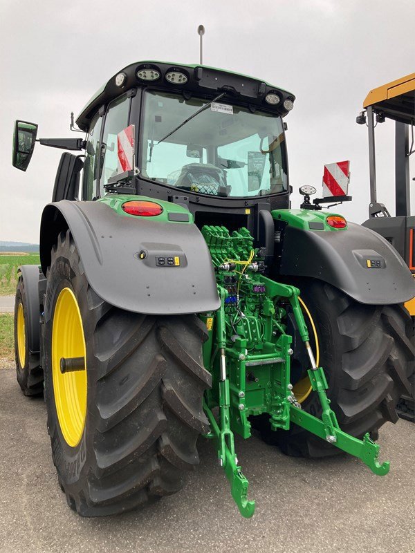 Traktor des Typs John Deere 6R 250, Ausstellungsmaschine in Chavornay (Bild 2)