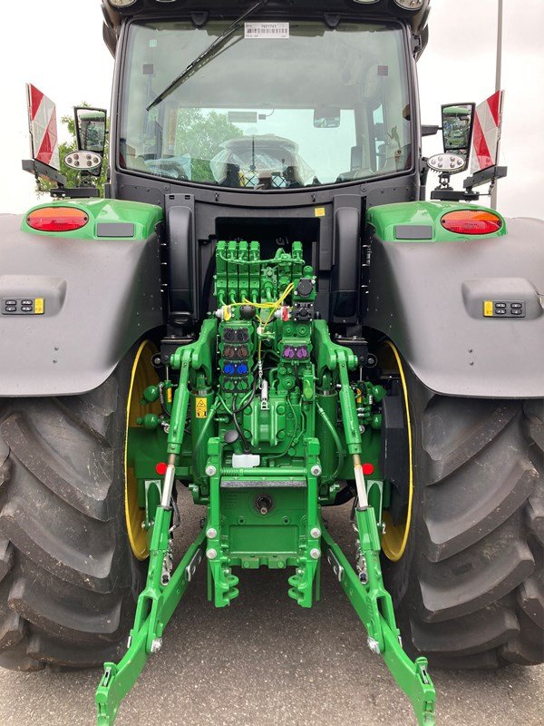 Traktor des Typs John Deere 6R 250, Ausstellungsmaschine in Chavornay (Bild 3)
