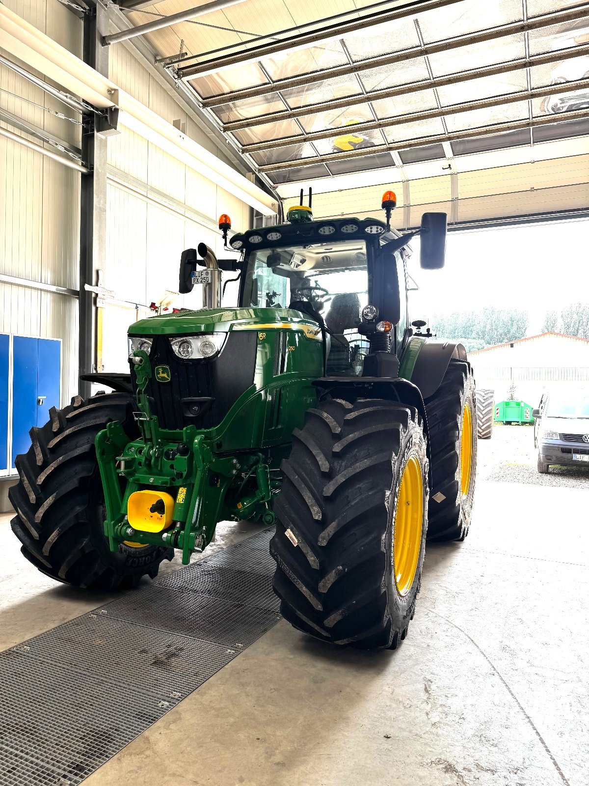 Traktor типа John Deere 6R 250, Gebrauchtmaschine в Lichtenfels (Фотография 2)