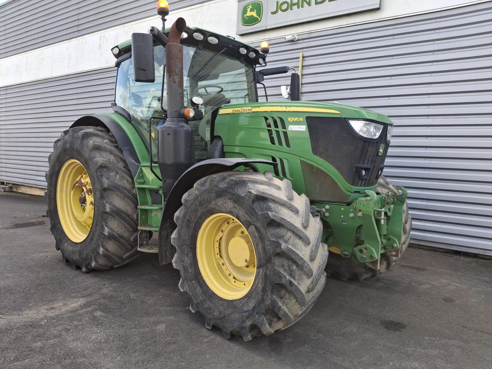 Traktor типа John Deere 6R, Gebrauchtmaschine в Les Touches (Фотография 1)