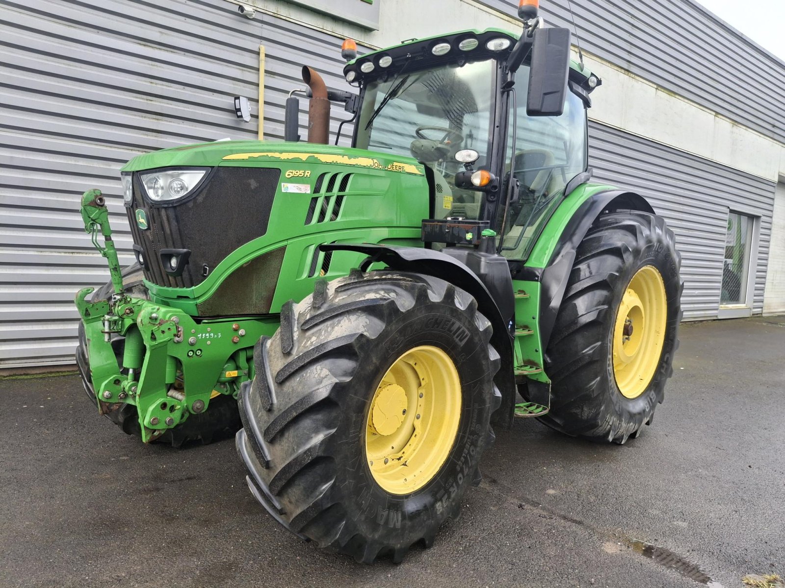 Traktor типа John Deere 6R, Gebrauchtmaschine в Les Touches (Фотография 2)