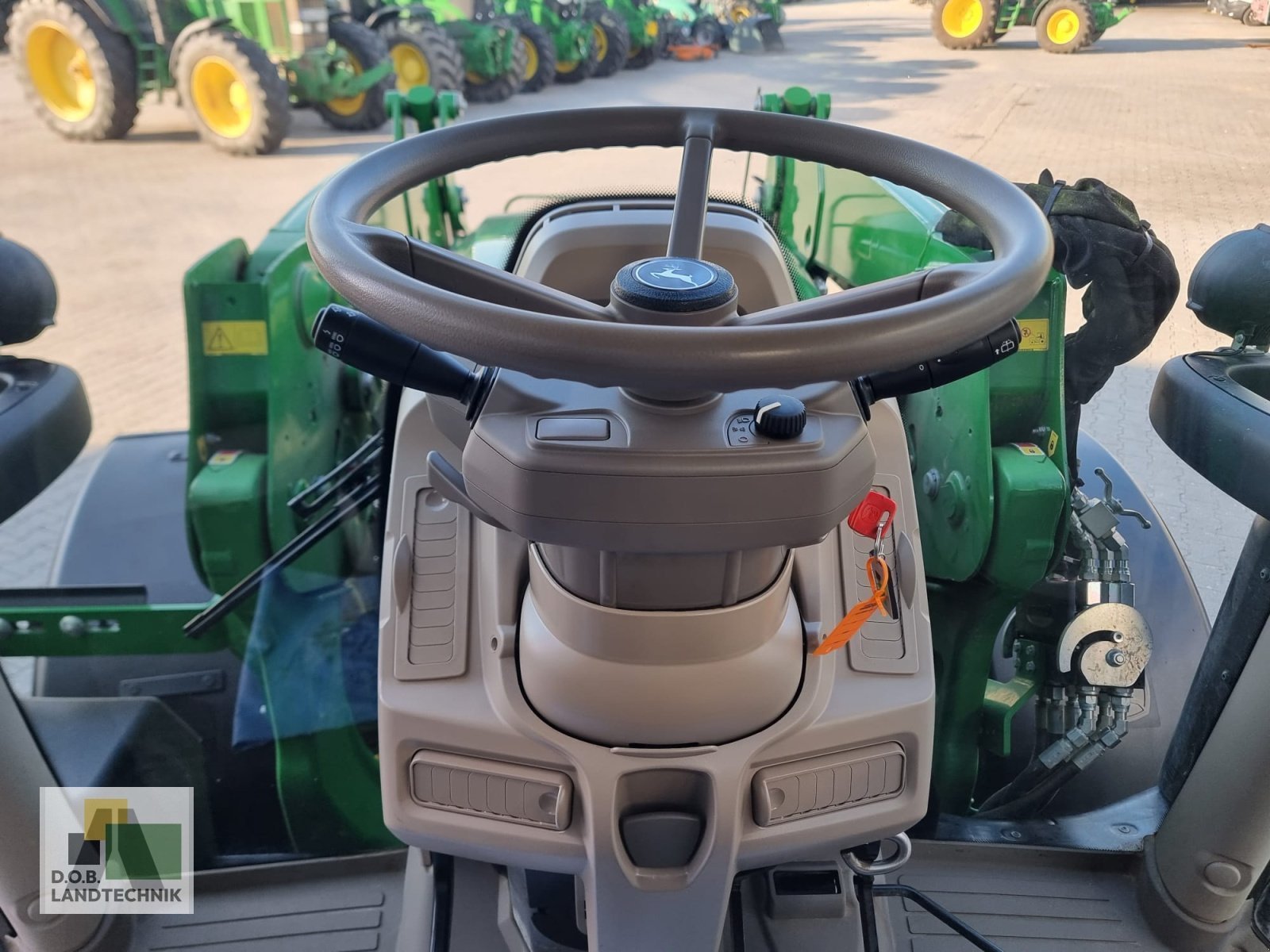 Traktor des Typs John Deere 6R110 6R 110 Garantieverlängerung, Gebrauchtmaschine in Regensburg (Bild 25)