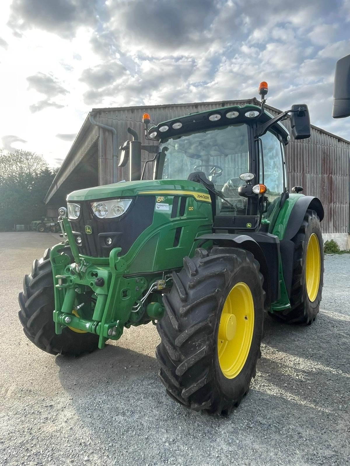 Traktor du type John Deere 6R120, Gebrauchtmaschine en BOSC LE HARD (Photo 1)