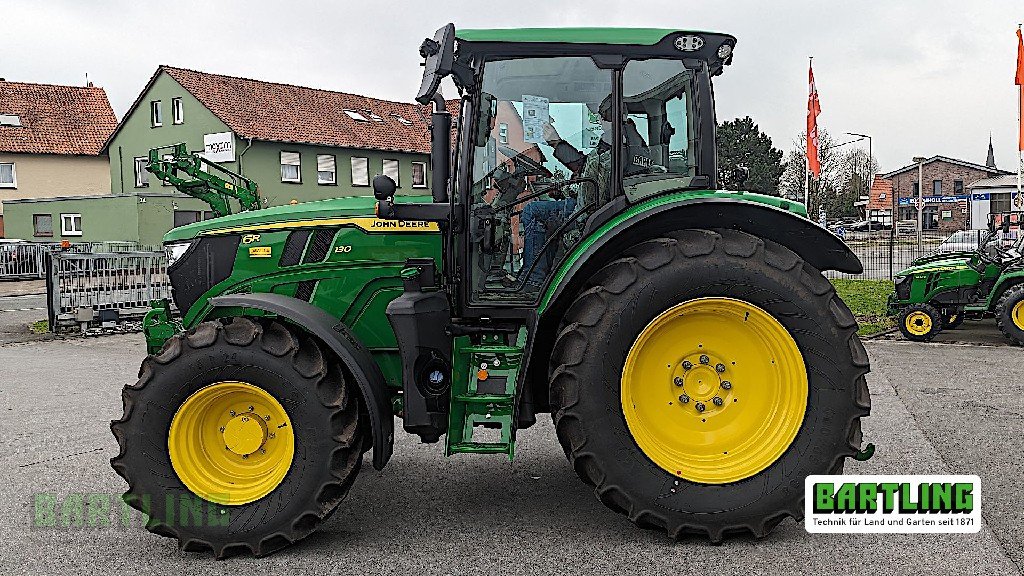 Traktor типа John Deere 6R130, Neumaschine в Versmold (Фотография 2)