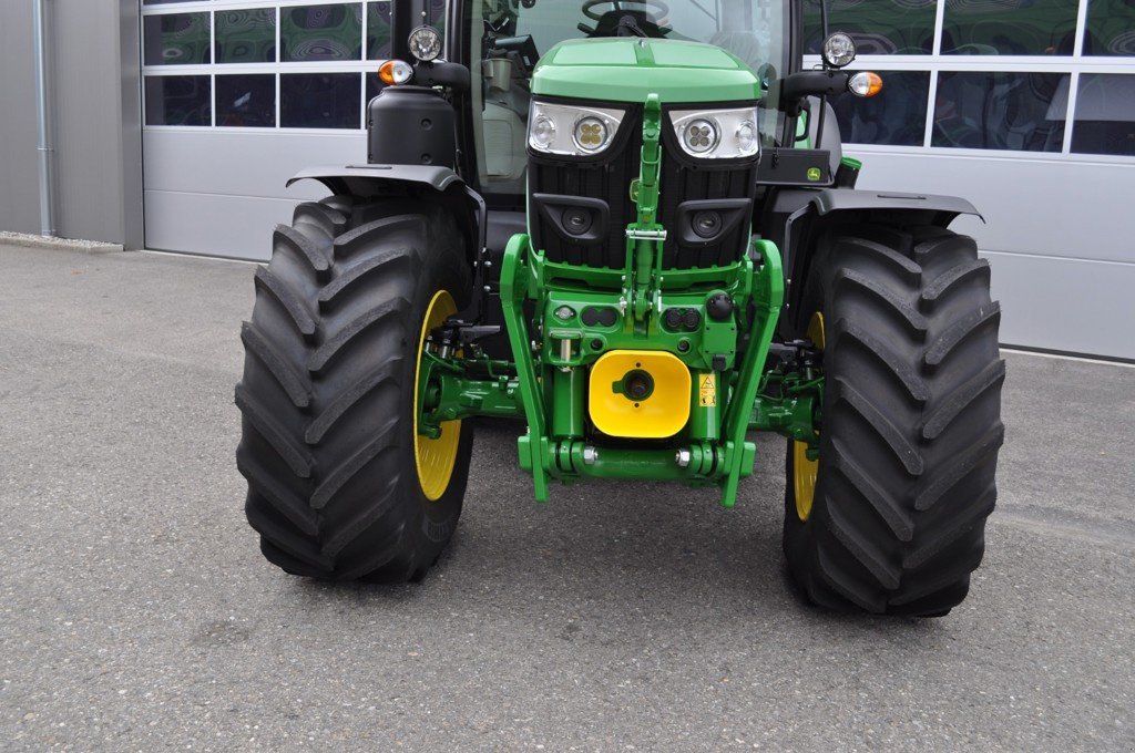 Traktor des Typs John Deere 6R150, Neumaschine in Grolley (Bild 3)