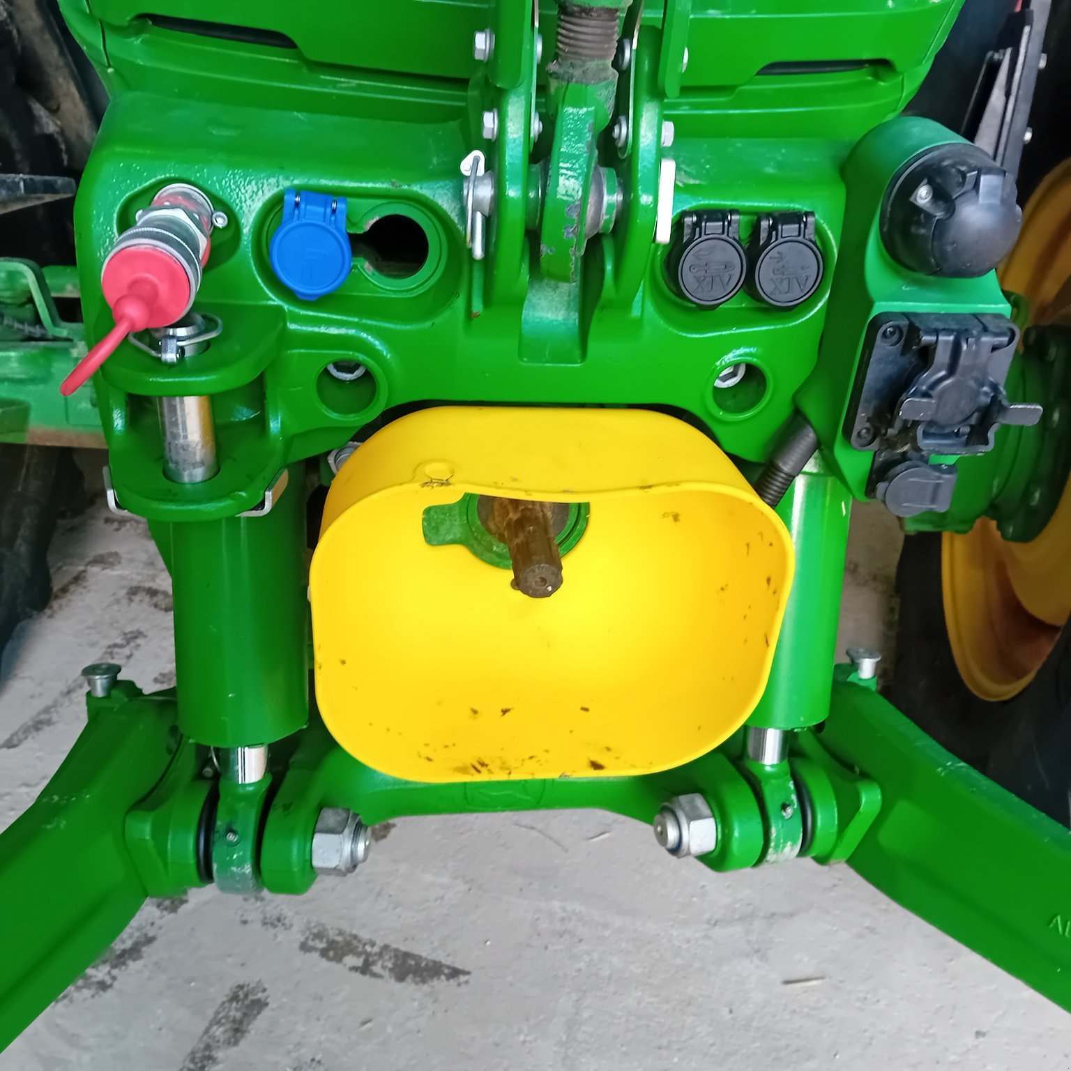Traktor du type John Deere 6R150, Gebrauchtmaschine en NAINTRE (Photo 3)
