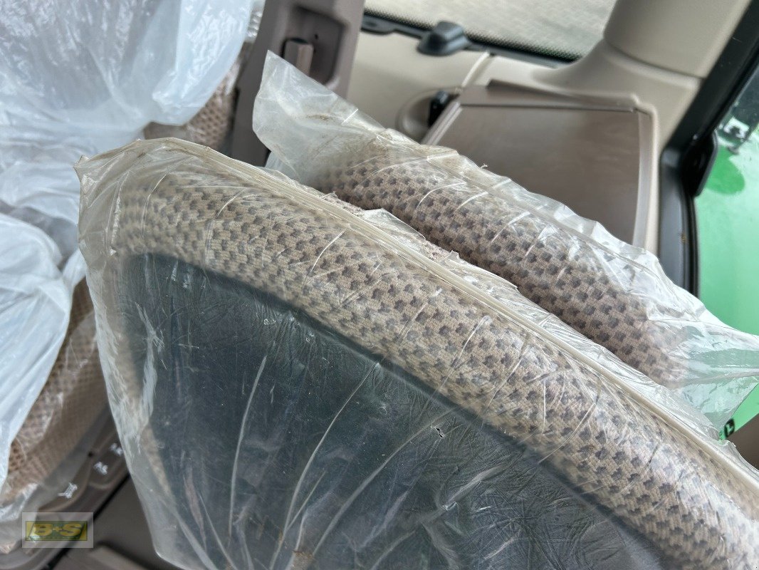 Traktor des Typs John Deere 6R150, Neumaschine in Grabow (Bild 16)