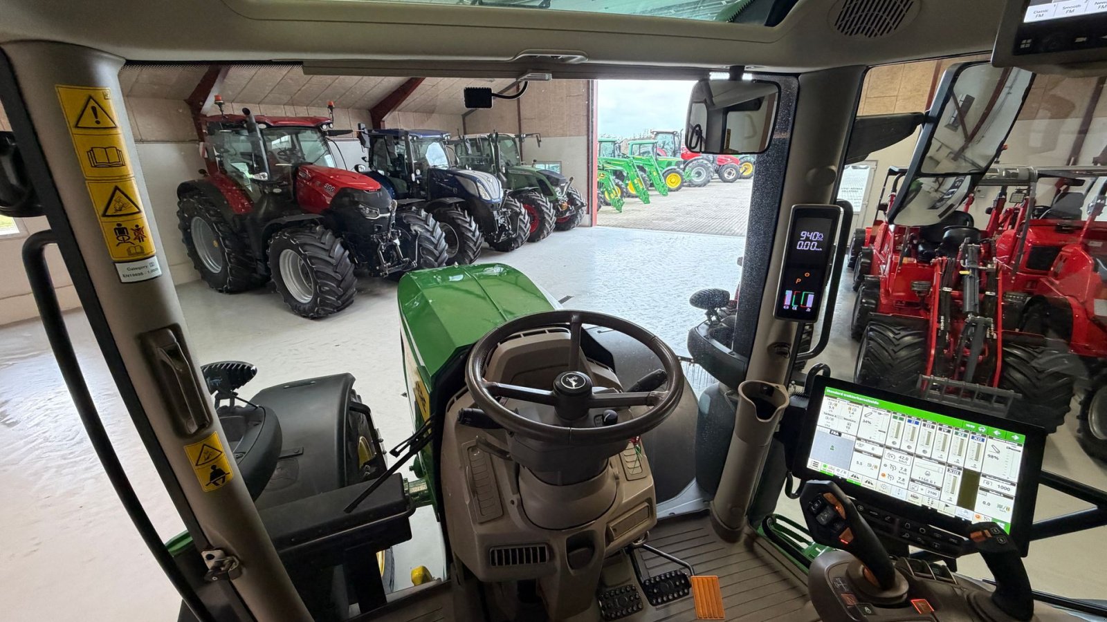 Traktor of the type John Deere 6R155 KUN 1100 TIMER, COMMANDPRO OG GEN5 SKÆRM!, Gebrauchtmaschine in Nørager (Picture 17)