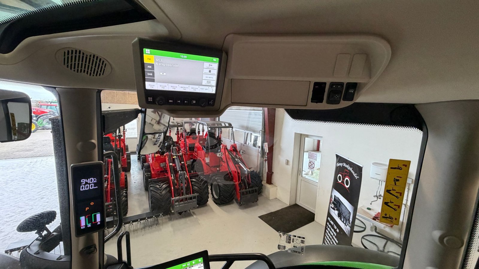 Traktor of the type John Deere 6R155 KUN 1100 TIMER, COMMANDPRO OG GEN5 SKÆRM!, Gebrauchtmaschine in Nørager (Picture 18)