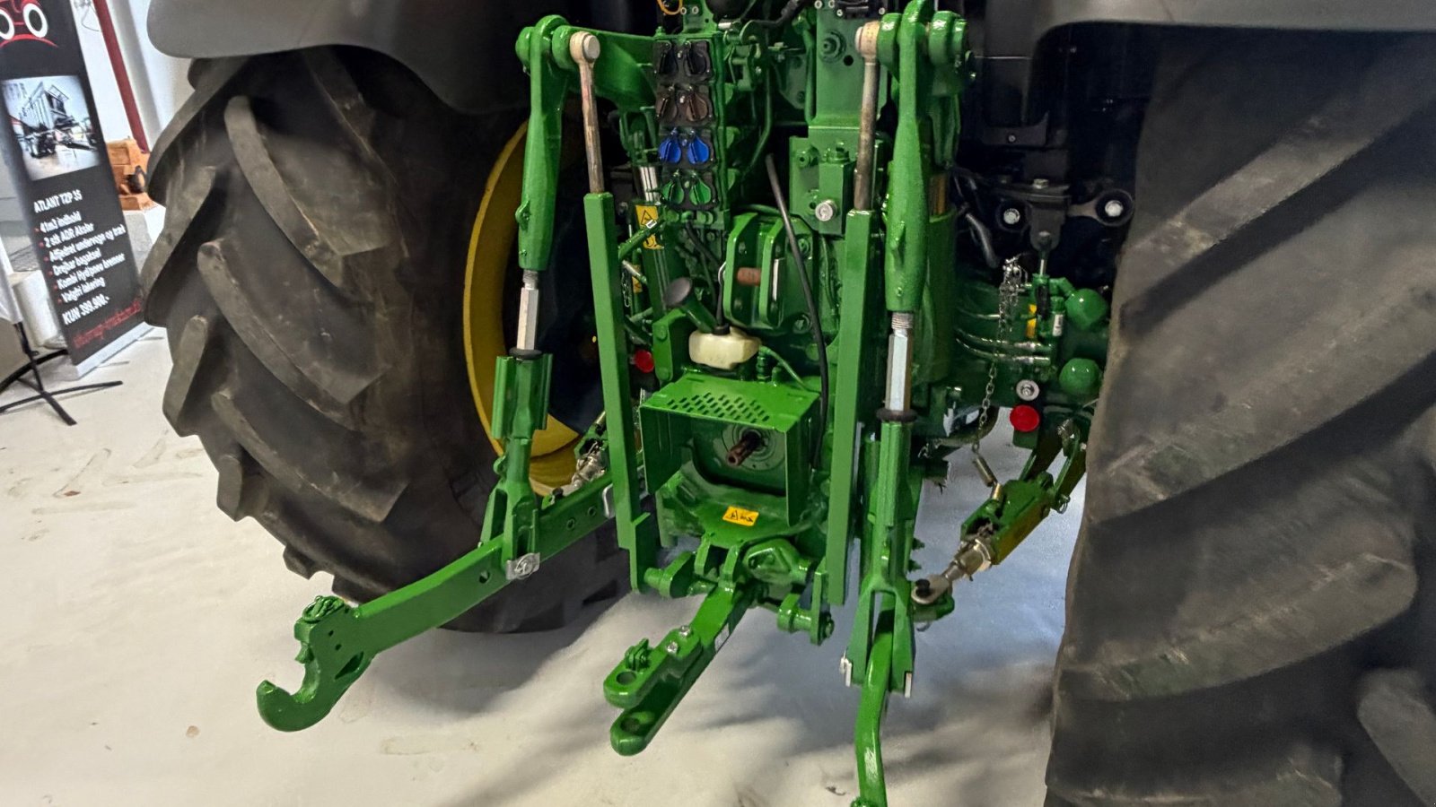 Traktor of the type John Deere 6R155 KUN 1100 TIMER, COMMANDPRO OG GEN5 SKÆRM!, Gebrauchtmaschine in Nørager (Picture 11)