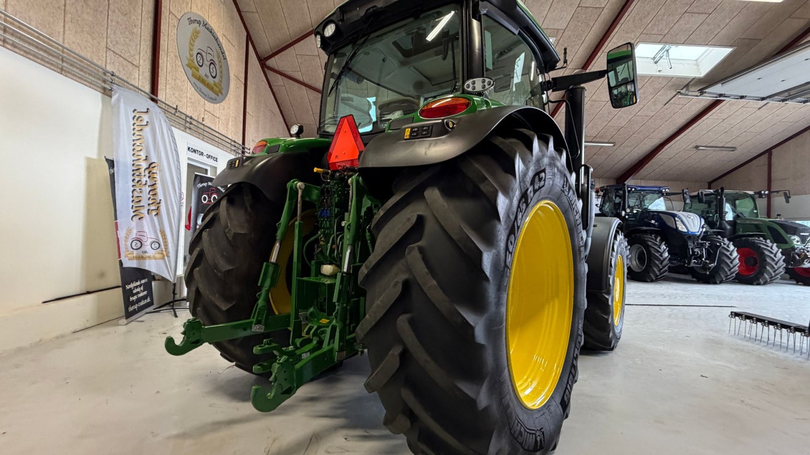 Traktor of the type John Deere 6R155 KUN 1100 TIMER, COMMANDPRO OG GEN5 SKÆRM!, Gebrauchtmaschine in Nørager (Picture 10)