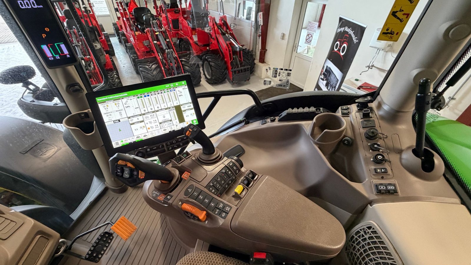 Traktor of the type John Deere 6R155 KUN 1100 TIMER, COMMANDPRO OG GEN5 SKÆRM!, Gebrauchtmaschine in Nørager (Picture 15)