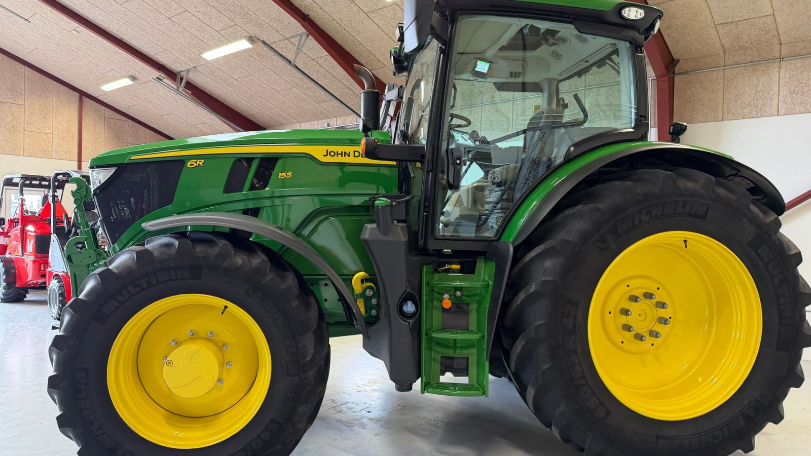 Traktor of the type John Deere 6R155 KUN 1100 TIMER, COMMANDPRO OG GEN5 SKÆRM!, Gebrauchtmaschine in Nørager (Picture 3)