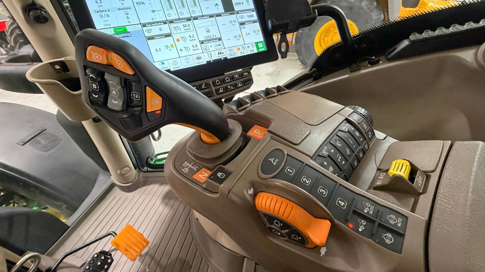 Traktor of the type John Deere 6R155 KUN 1200 TIMER OG GEN5 SKÆRM!, Gebrauchtmaschine in Nørager (Picture 20)