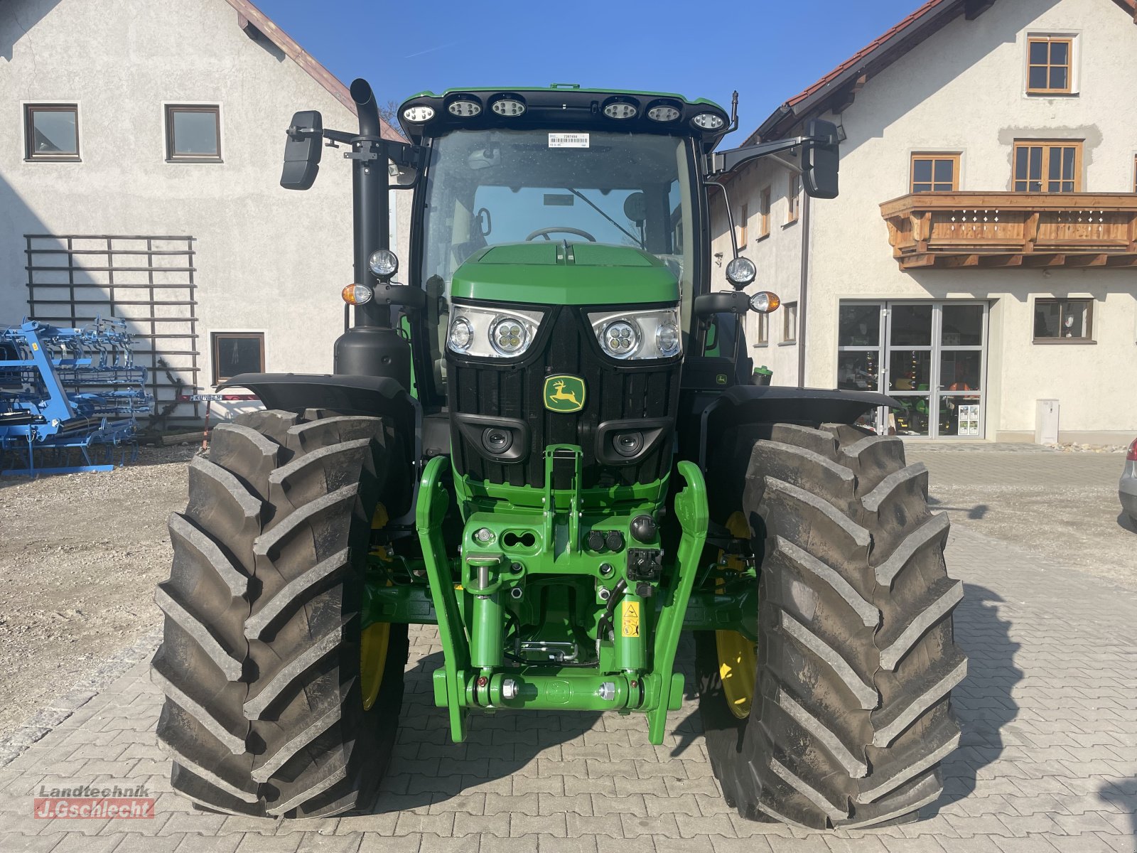 Traktor des Typs John Deere 6R155, Neumaschine in Mühldorf (Bild 4)