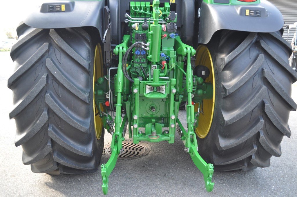 Traktor des Typs John Deere 6R155, Gebrauchtmaschine in Grolley (Bild 3)