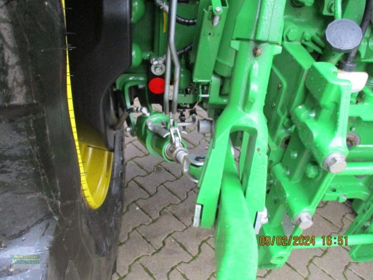 Traktor des Typs John Deere 6R165, Neumaschine in Büren (Bild 11)