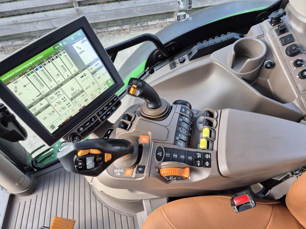 Traktor типа John Deere 6R165, Gebrauchtmaschine в Schijf (Фотография 8)