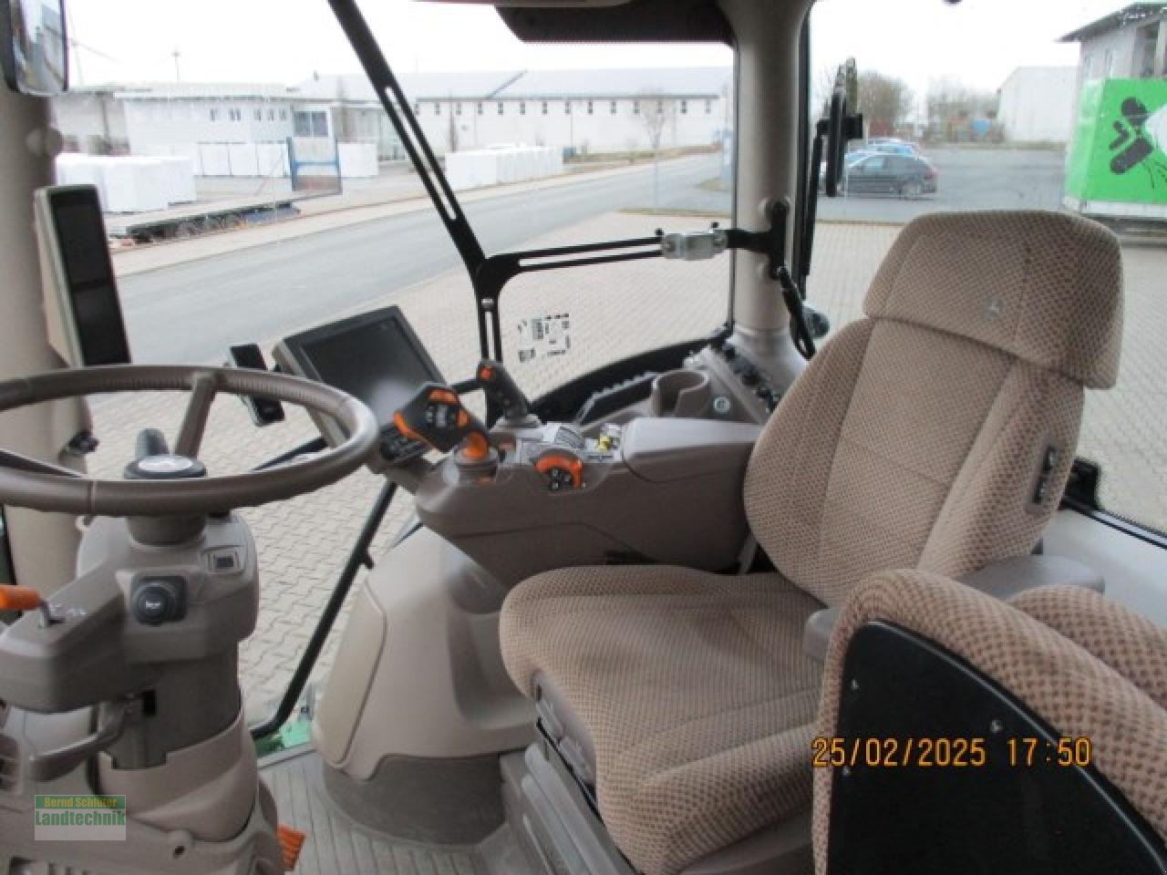 Traktor des Typs John Deere 6R185 Power Gard, Neumaschine in Büren (Bild 11)