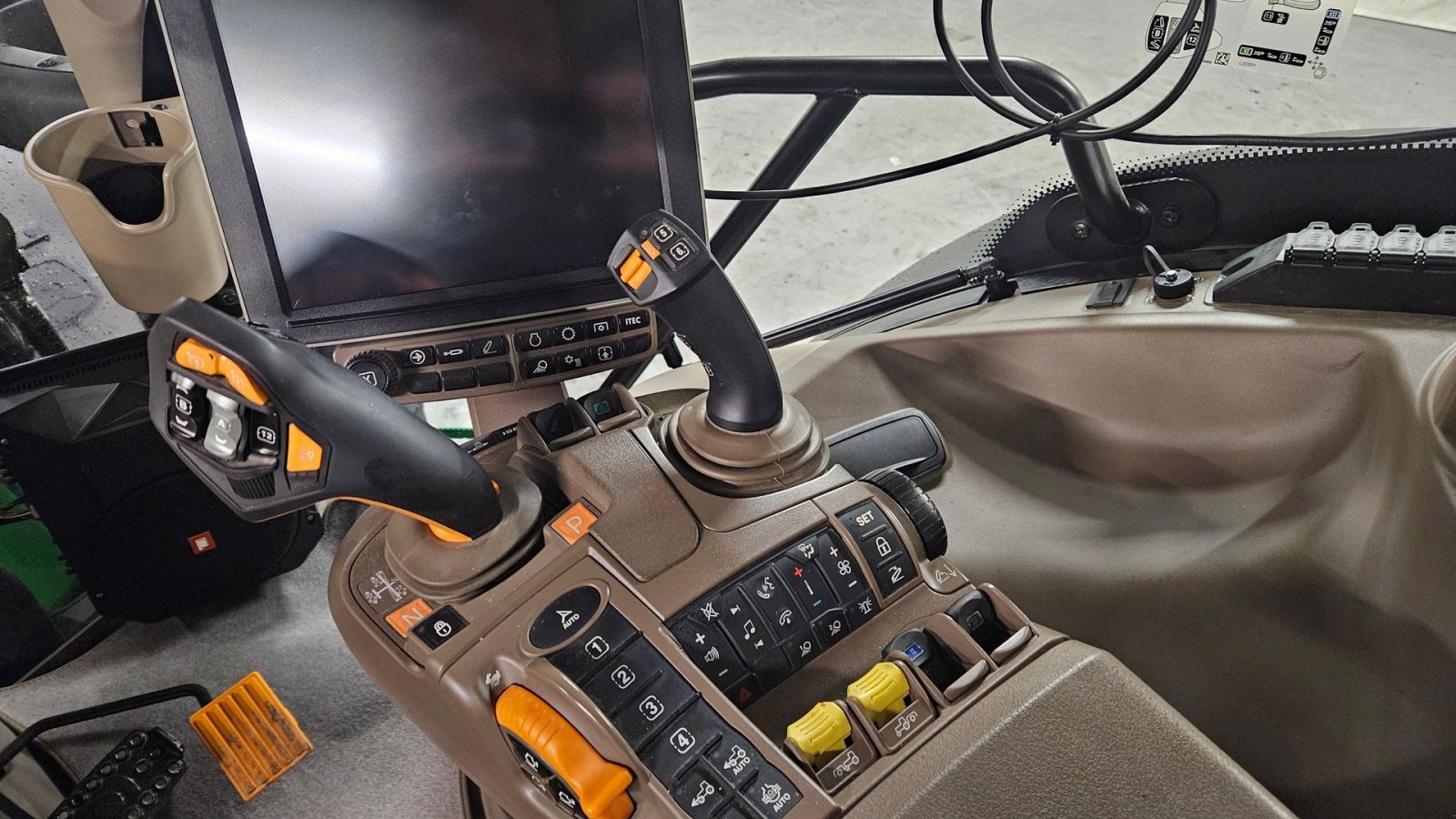 Traktor des Typs John Deere 6R185 Ultimate, Gebrauchtmaschine in Ølen (Bild 24)