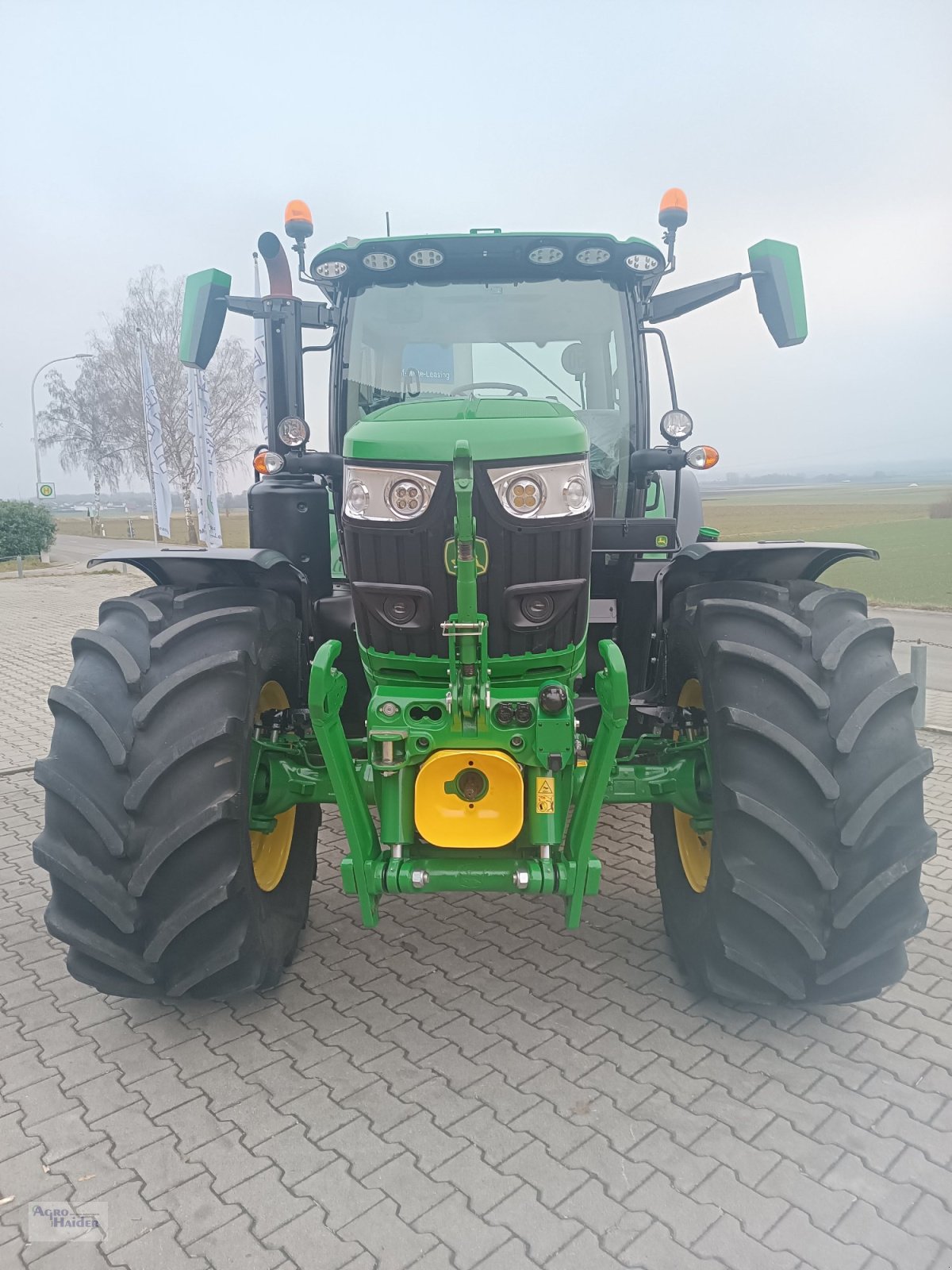 Traktor типа John Deere 6R185, Gebrauchtmaschine в Moosthenning (Фотография 2)