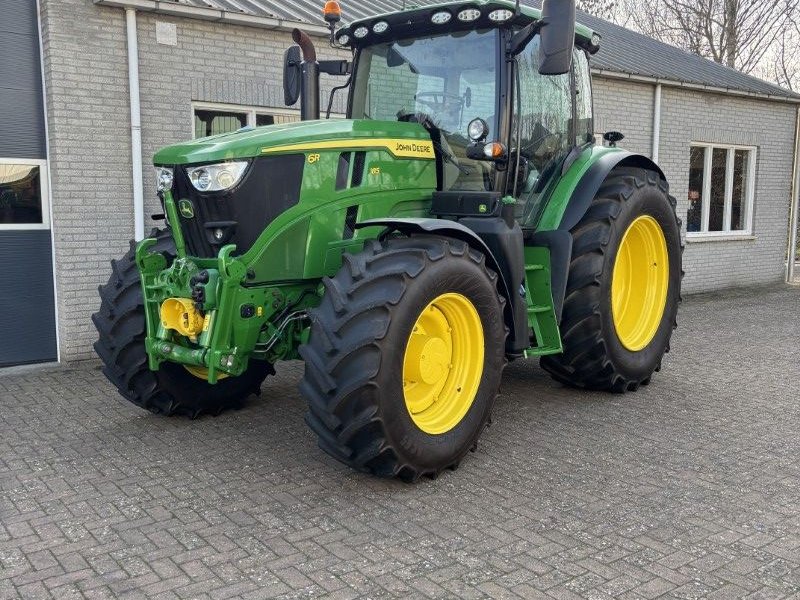 Traktor от тип John Deere 6R185, Gebrauchtmaschine в Staphorst (Снимка 1)