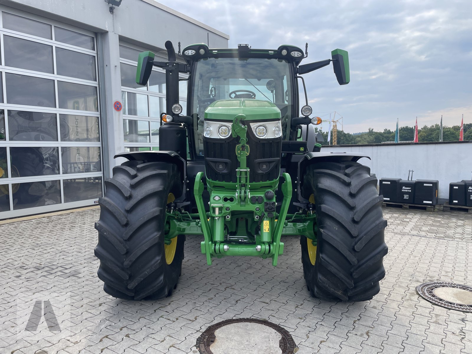 Traktor типа John Deere 6R185, Gebrauchtmaschine в Eggenfelden (Фотография 2)