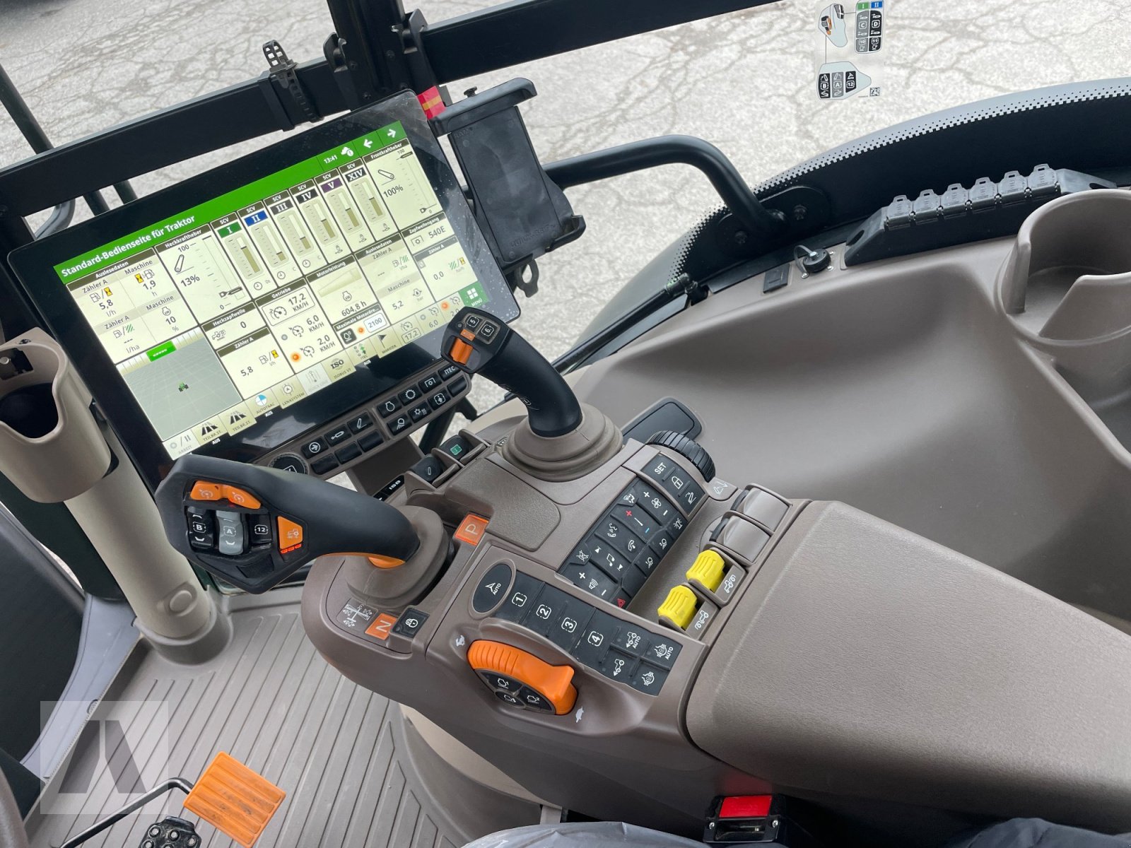 Traktor of the type John Deere 6R185, Gebrauchtmaschine in Eggenfelden (Picture 11)