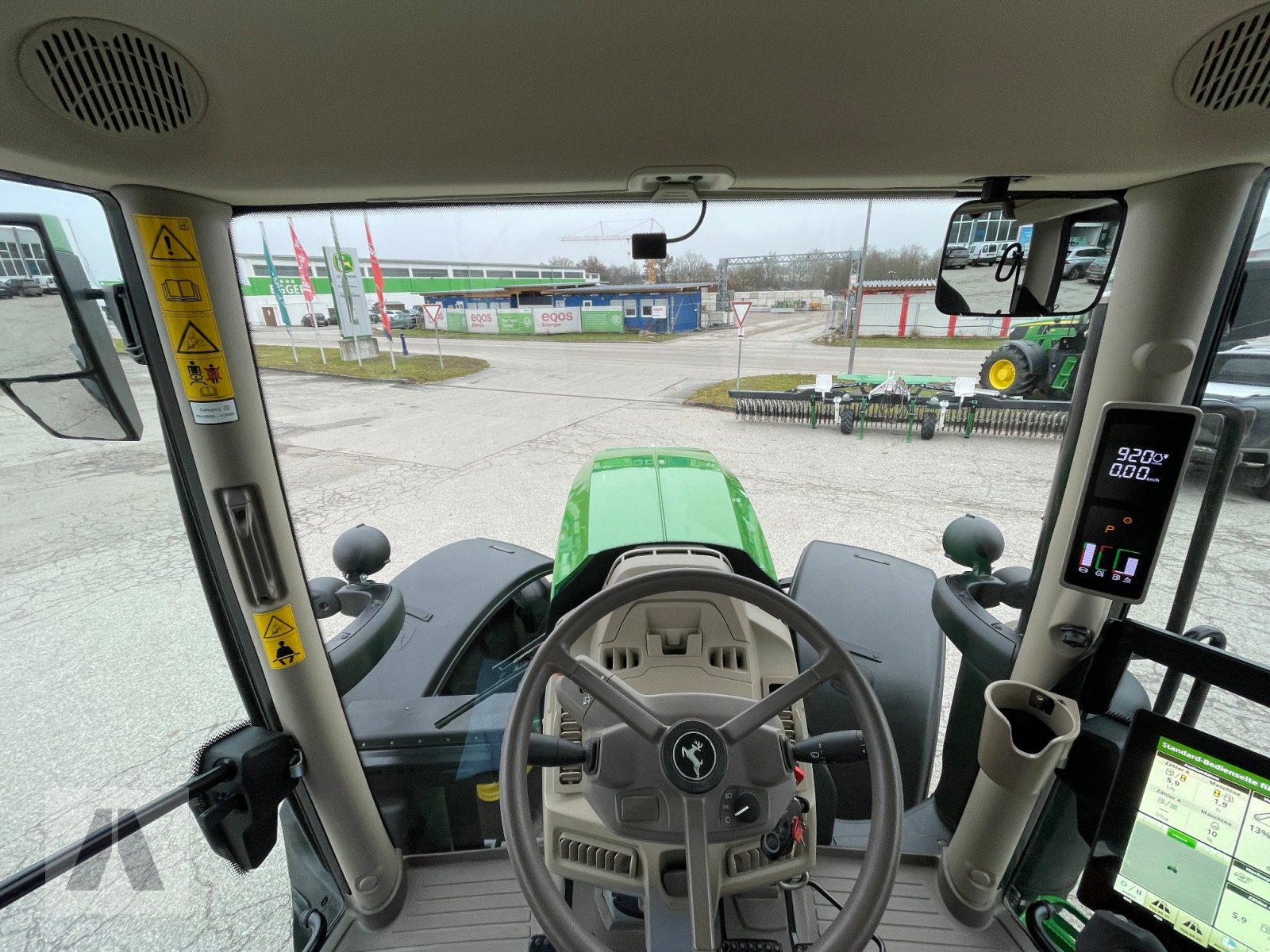 Traktor of the type John Deere 6R185, Gebrauchtmaschine in Eggenfelden (Picture 14)