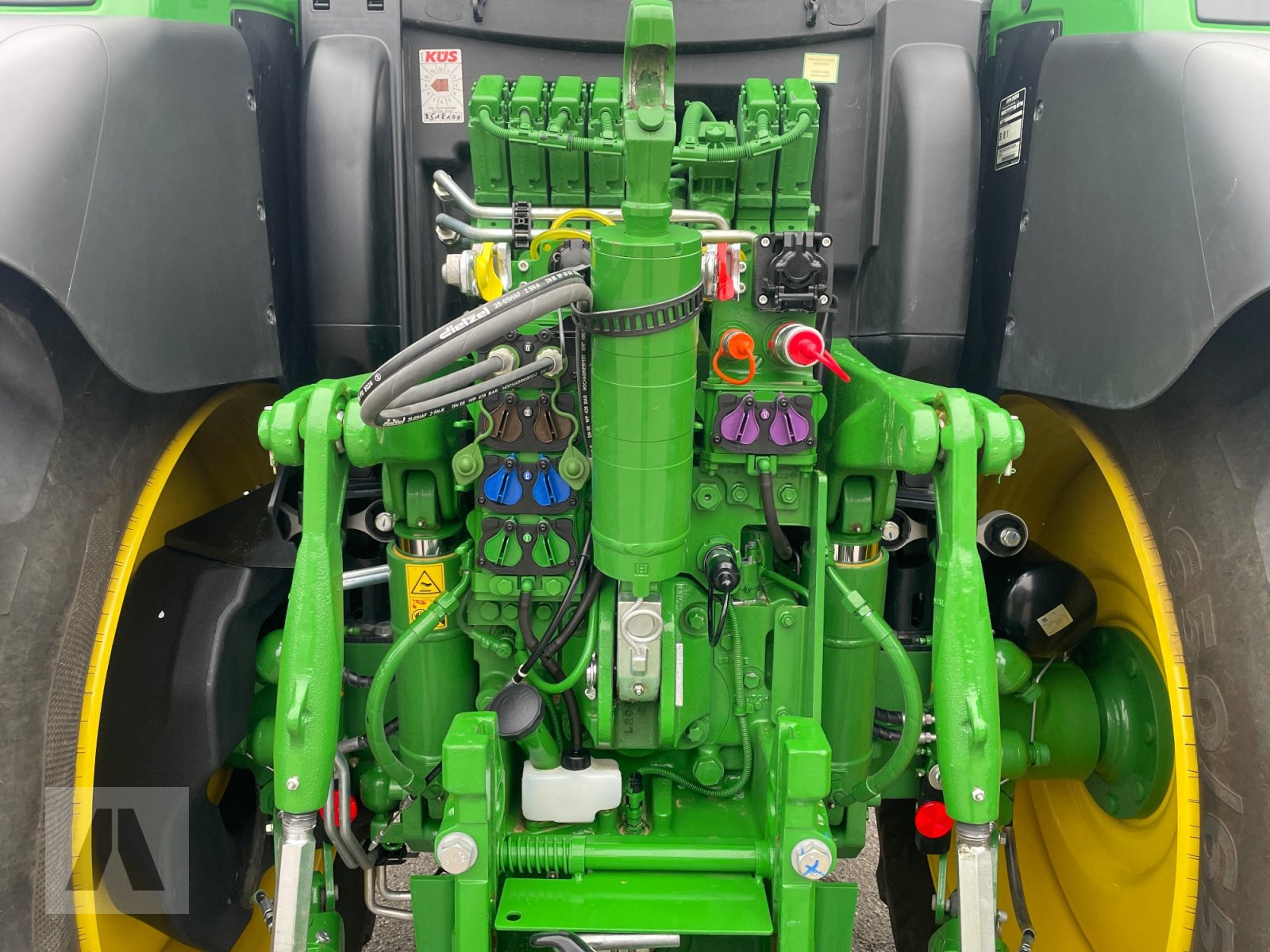 Traktor of the type John Deere 6R185, Gebrauchtmaschine in Eggenfelden (Picture 19)